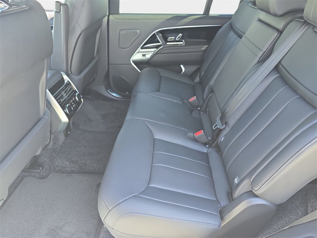 New 2026 Land Rover Range Rover Long Wheelbase SE image 16