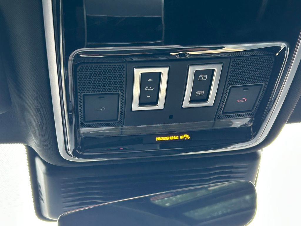 Used 2025 Land Rover Range Rover Velar Dynamic SE image 18