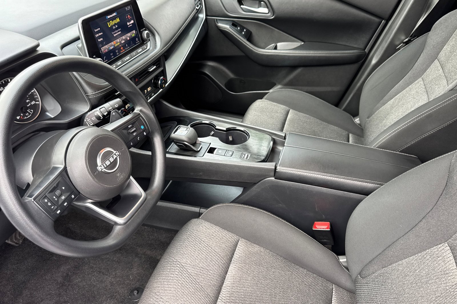 Used 2024 Nissan Rogue SV image 10