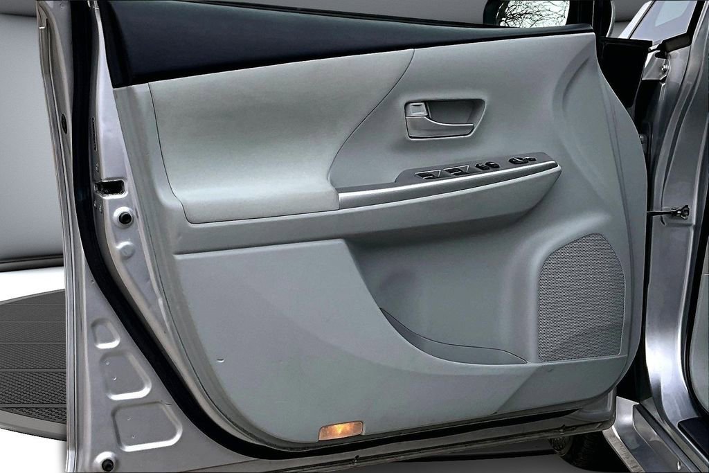 Used 2012 Toyota Prius V Three image 18