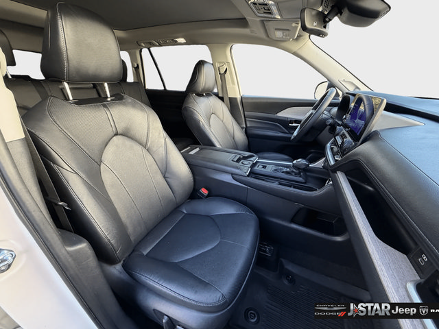 Used 2024 Toyota Grand Highlander FWD image 12