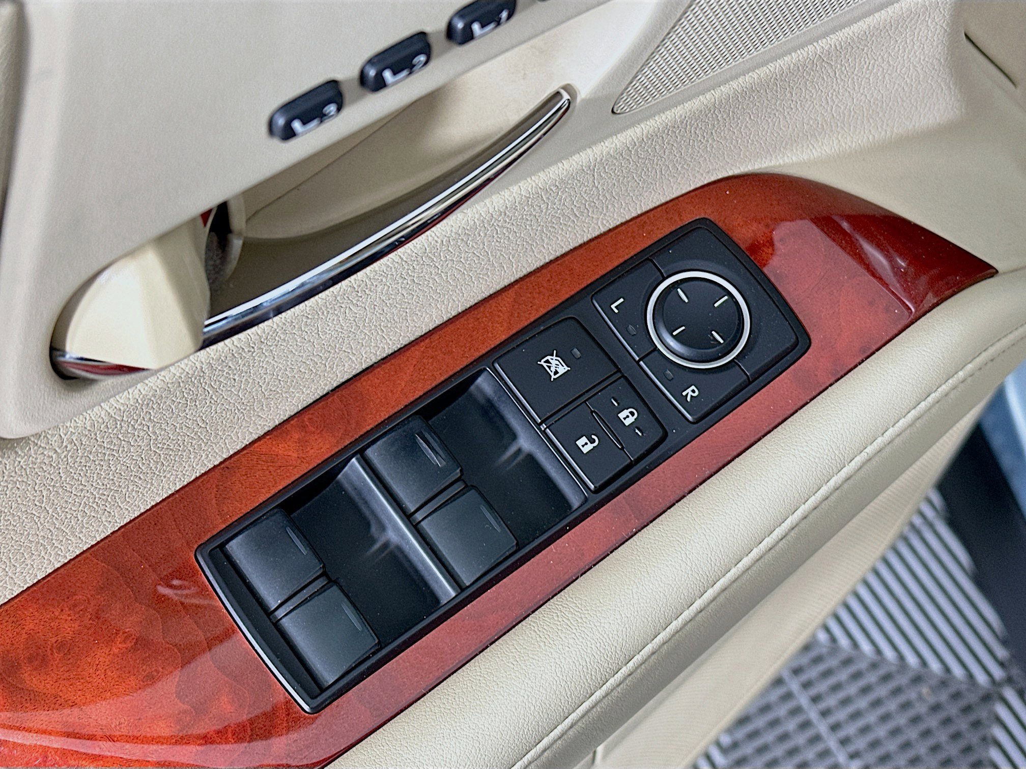 Used 2011 Lexus RX 350 AWD w/ Premium Pkg image 15