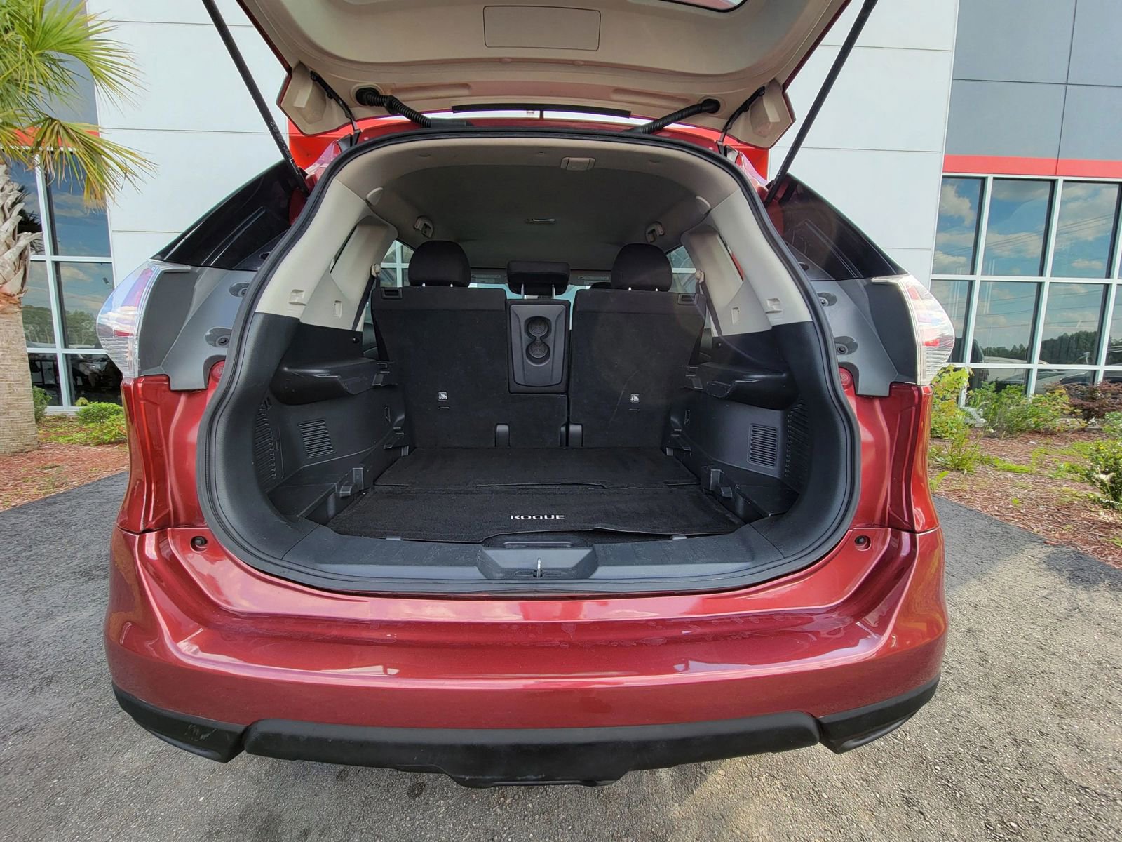Used 2015 Nissan Rogue SV FWD image 18