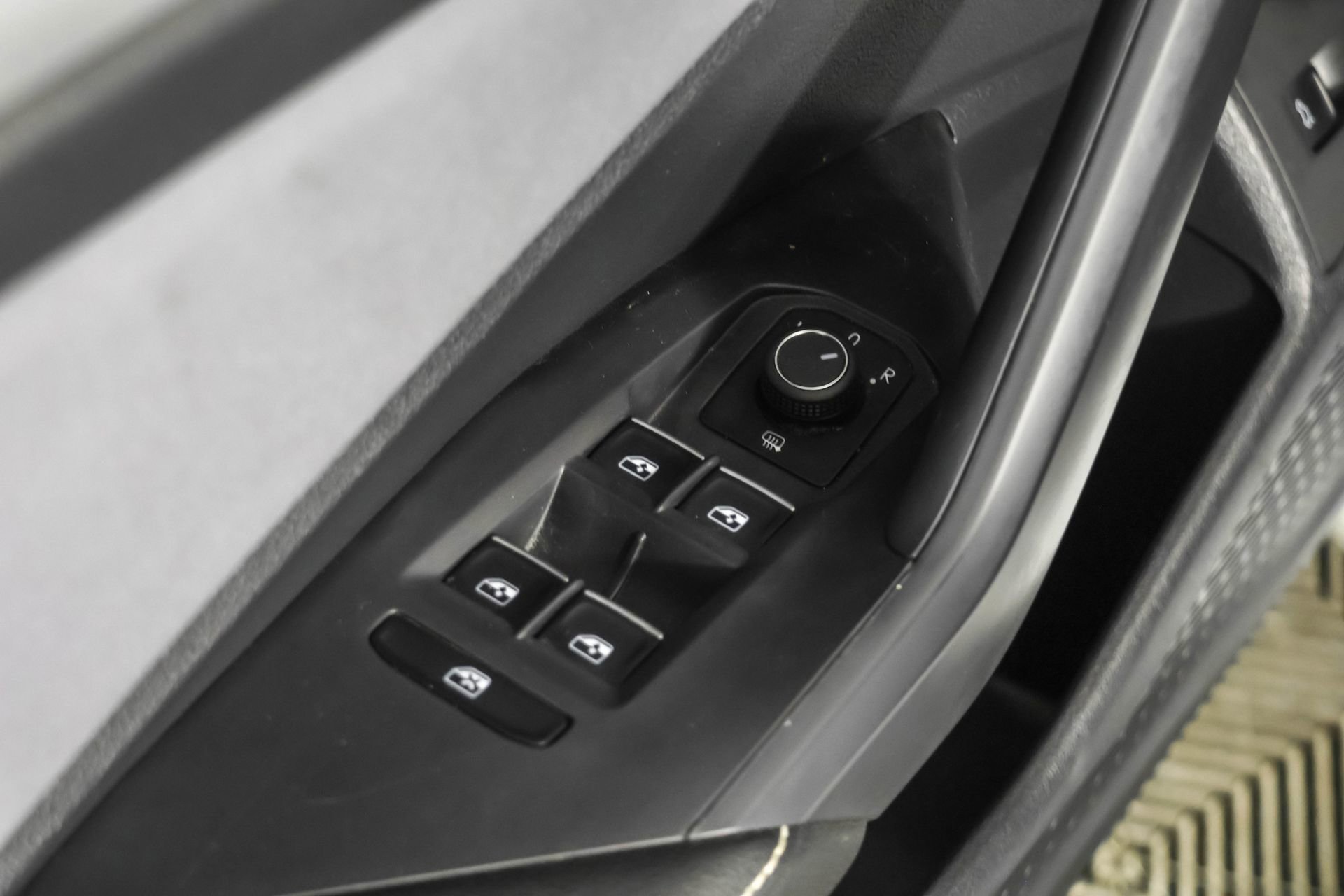 Used 2025 Volkswagen Jetta SE image 33