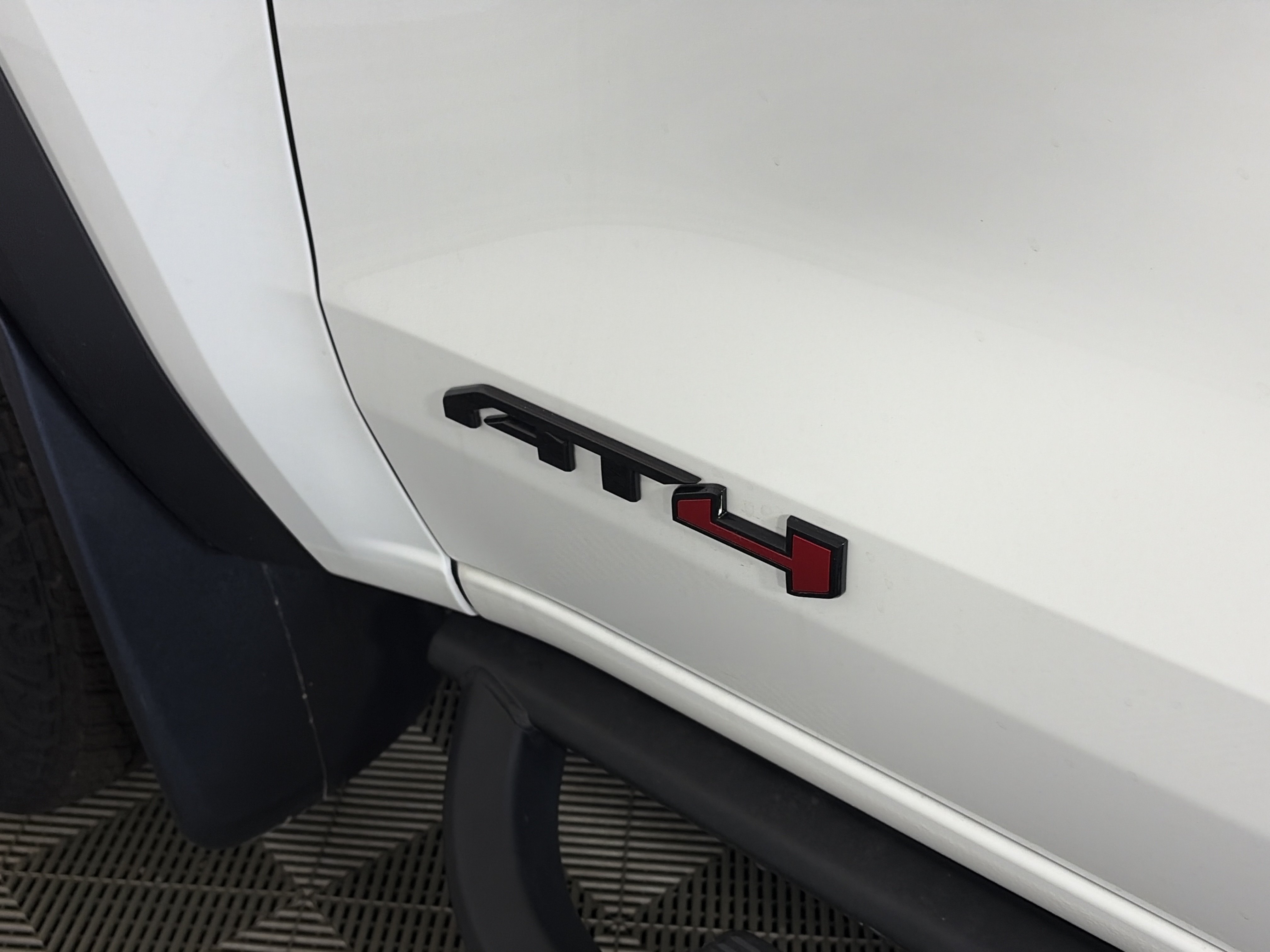 Used 2025 GMC Canyon AT4 AWD/4WD image 17