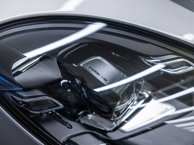 Used 2025 Porsche 718 Cayman GT4 image 11