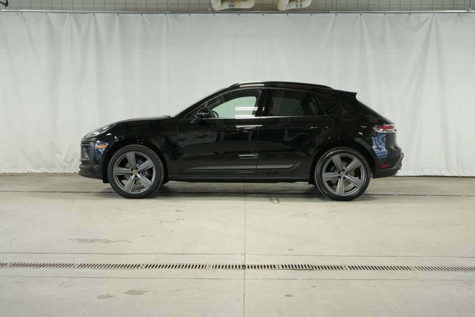 Certified 2026 Porsche Macan AWD/4WD image 2