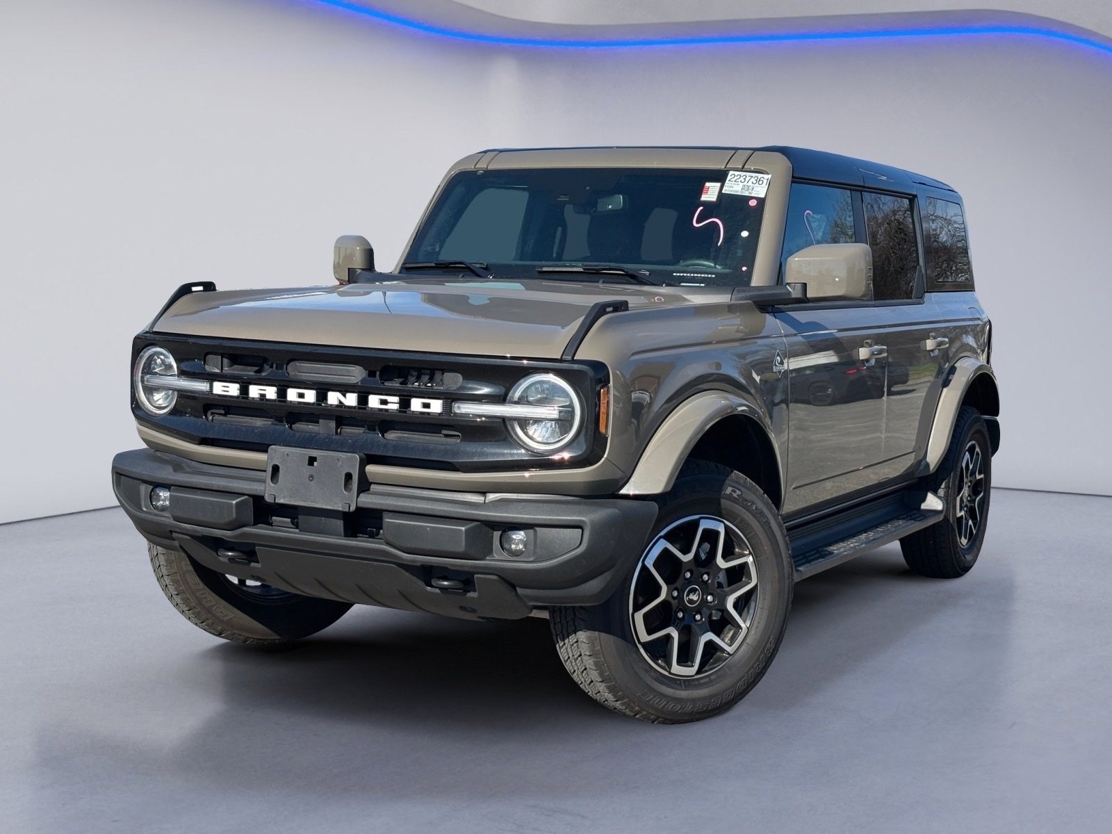 Used 2025 Ford Bronco Outer Banks image 2