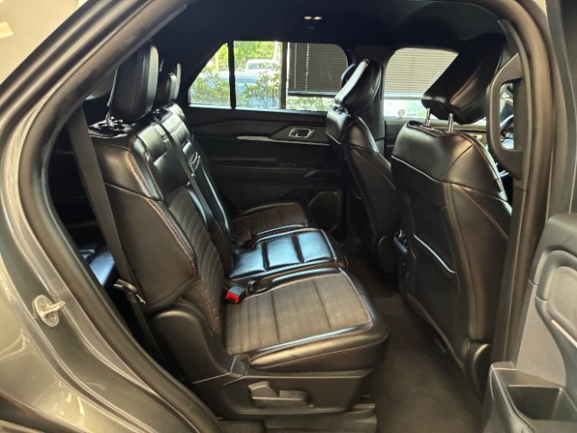 Used 2025 Ford Explorer ST-Line w/ ST-Line Street Pack AWD/4WD image 35