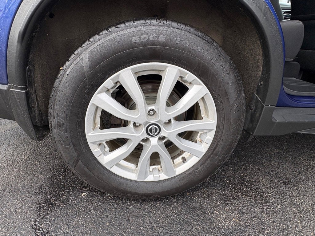 Used 2018 Nissan Rogue SV w/ Sun & Sound Touring Package image 18