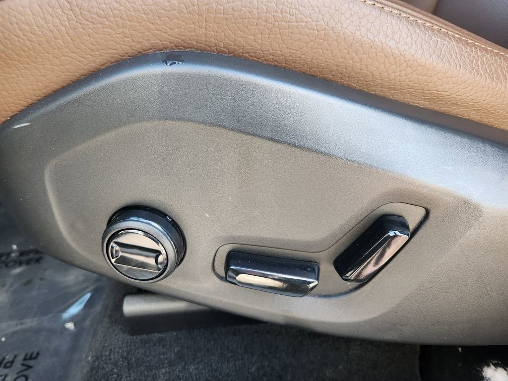 Used 2023 Volvo XC60 B5 Plus image 17