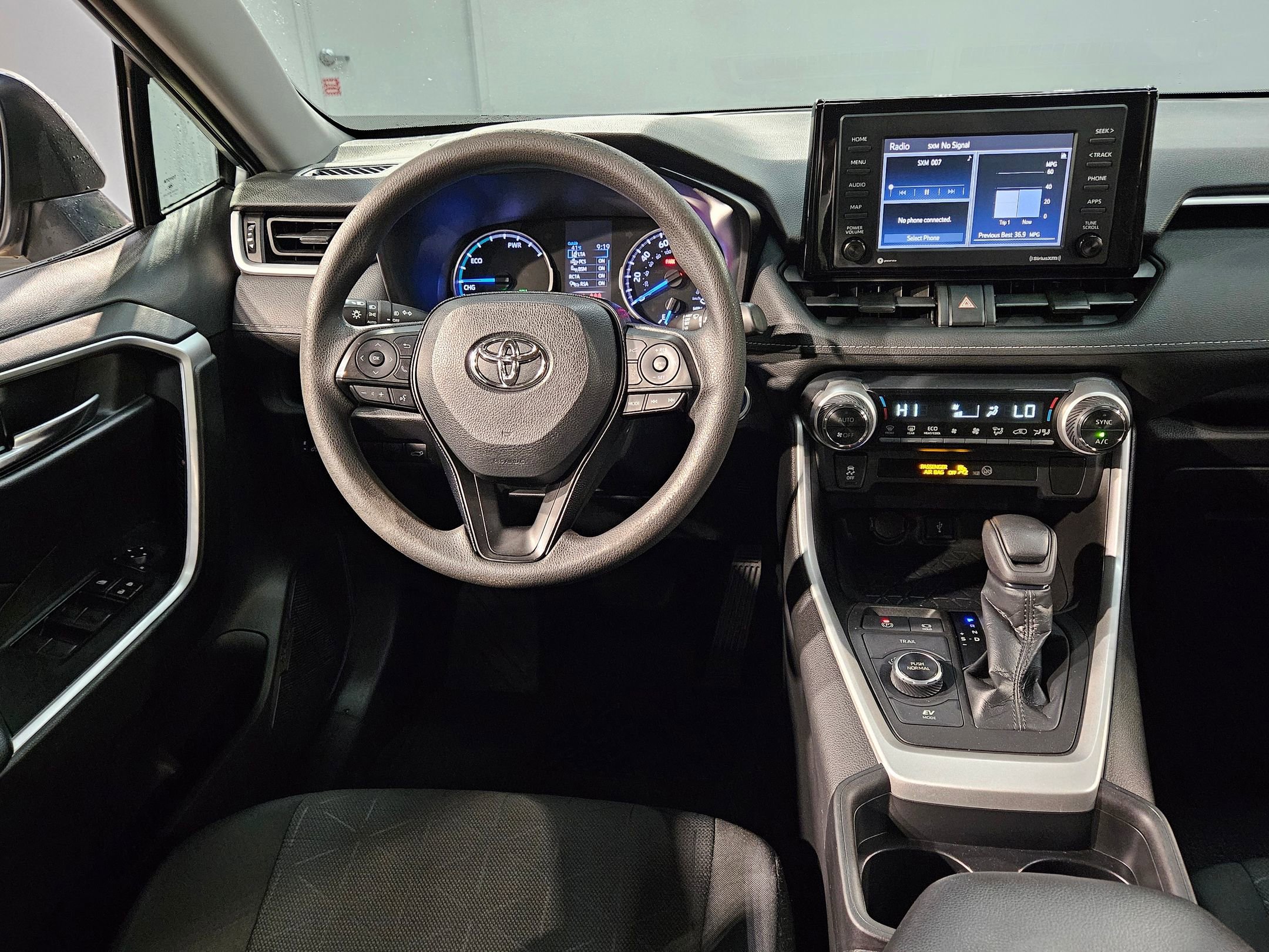 Used 2020 Toyota RAV4 XLE w/ Convenience Package image 9