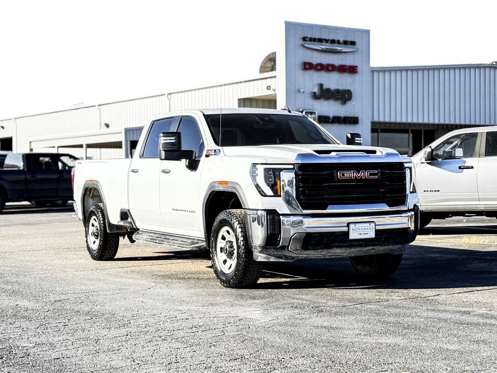 Certified 2024 GMC Sierra 3500 Pro AWD/4WD image 3