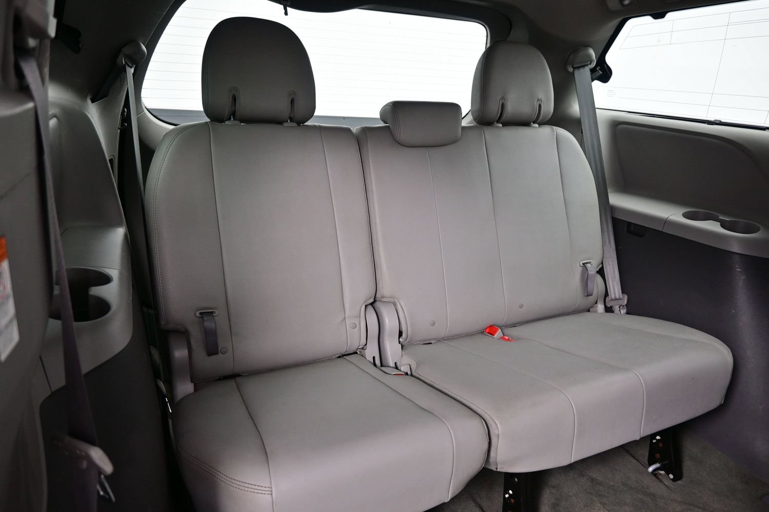 Used 2018 Toyota Sienna XLE FWD image 17
