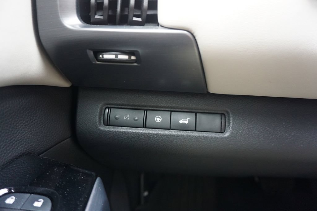 Used 2023 Nissan Pathfinder SL w/ SL Premium Package FWD image 5