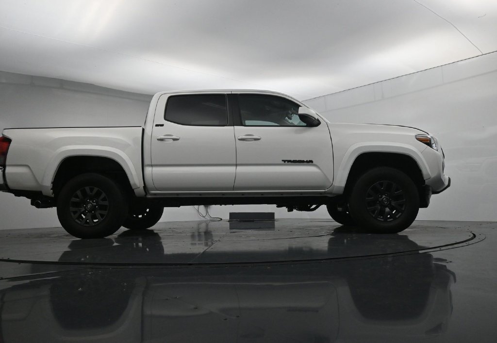 Used 2023 Toyota Tacoma SR5 AWD/4WD image 38