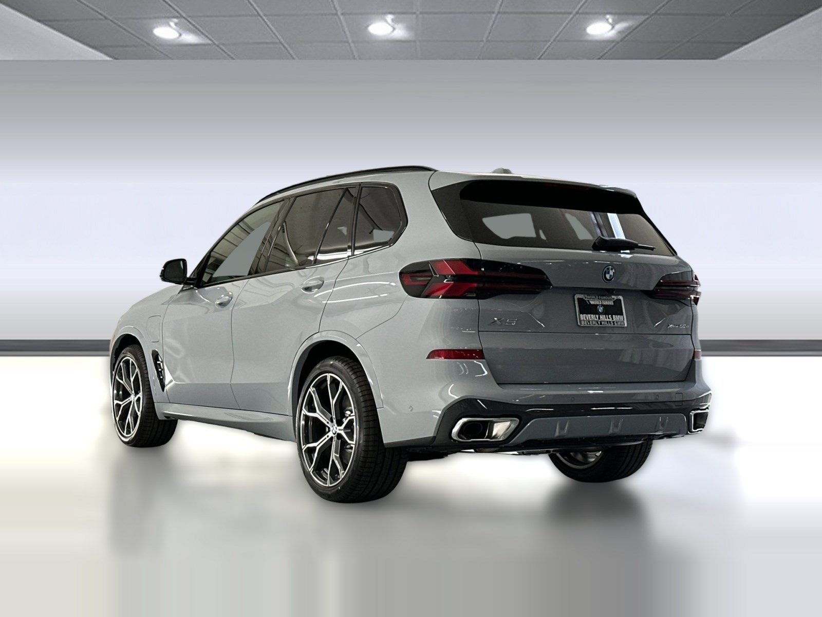 Used 2026 BMW X5 xDrive50e w/ M Sport Package AWD/4WD image 3