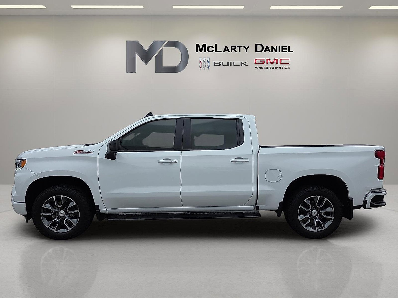 Used 2024 Chevrolet Silverado 1500 RST image 3