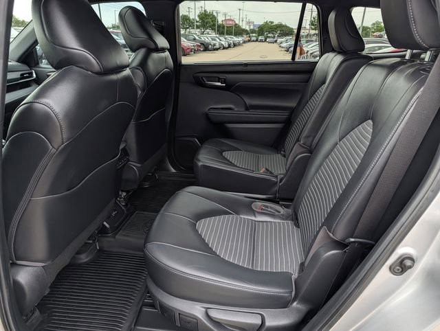 Used 2023 Toyota Highlander XSE image 29
