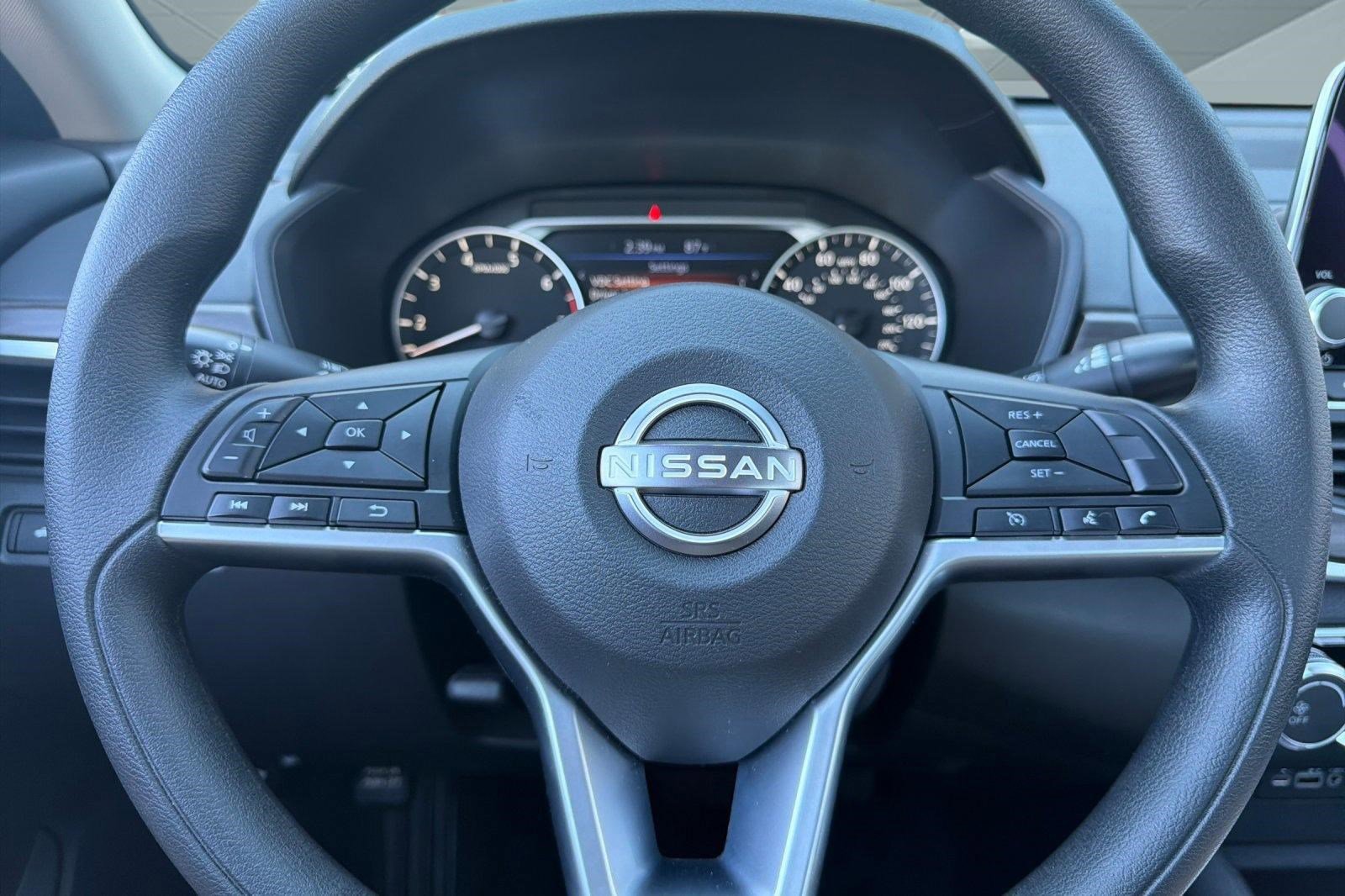 Used 2025 Nissan Altima 2.5 SV image 16