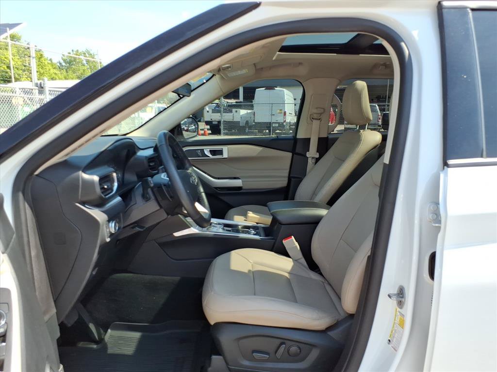 Used 2020 Ford Explorer XLT w/ Equipment Group 202A AWD/4WD image 11