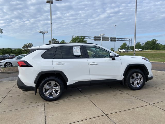 Used 2025 Toyota RAV4 XLE FWD image 12