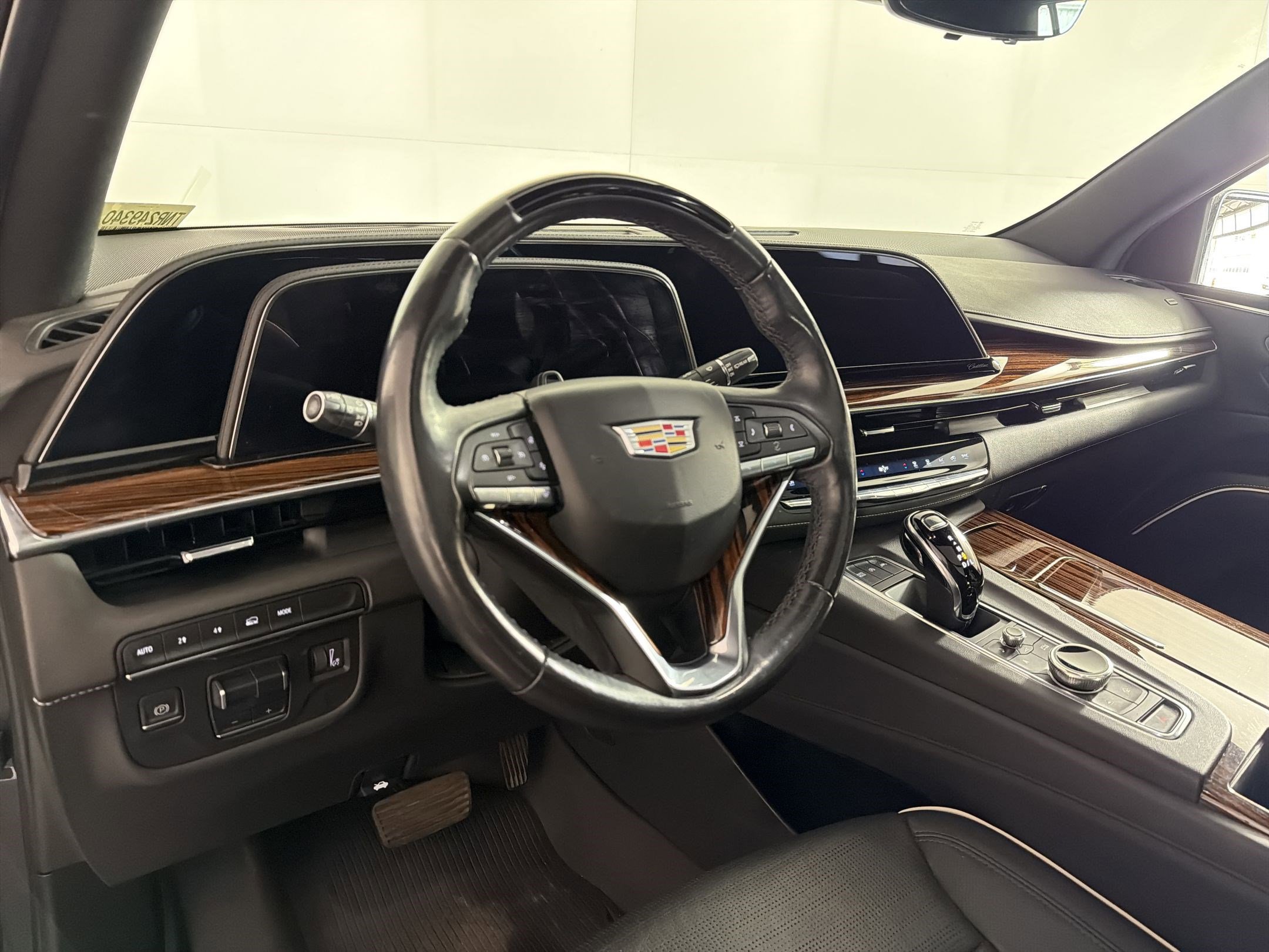 Used 2022 Cadillac Escalade Premium Luxury w/ Performance Package AWD/4WD image 4