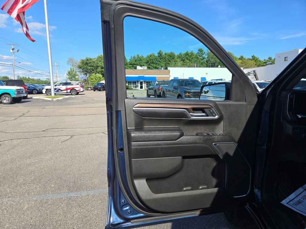 Used 2022 Chevrolet Silverado 1500 LT Trail Boss w/ LPO, Dark Essentials Package AWD/4WD image 5