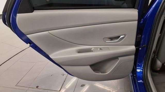 Used 2025 Hyundai Elantra SEL image 18