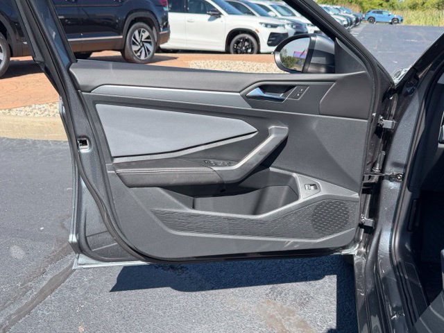 New 2027 Volkswagen Jetta SE FWD image 14