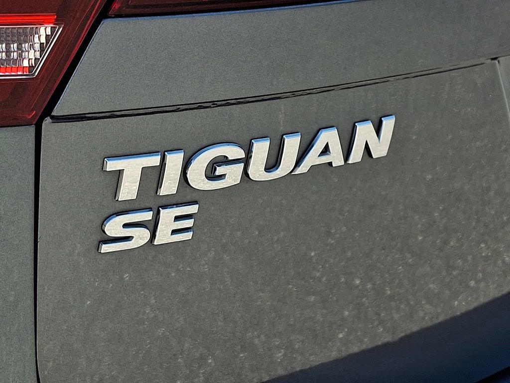 Used 2021 Volkswagen Tiguan SE R-Line w/ 3rd Row Seat Package image 22