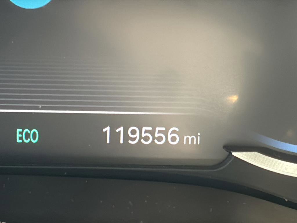 Used 2022 Genesis GV80 2.5T w/ Advanced Package 03 image 30