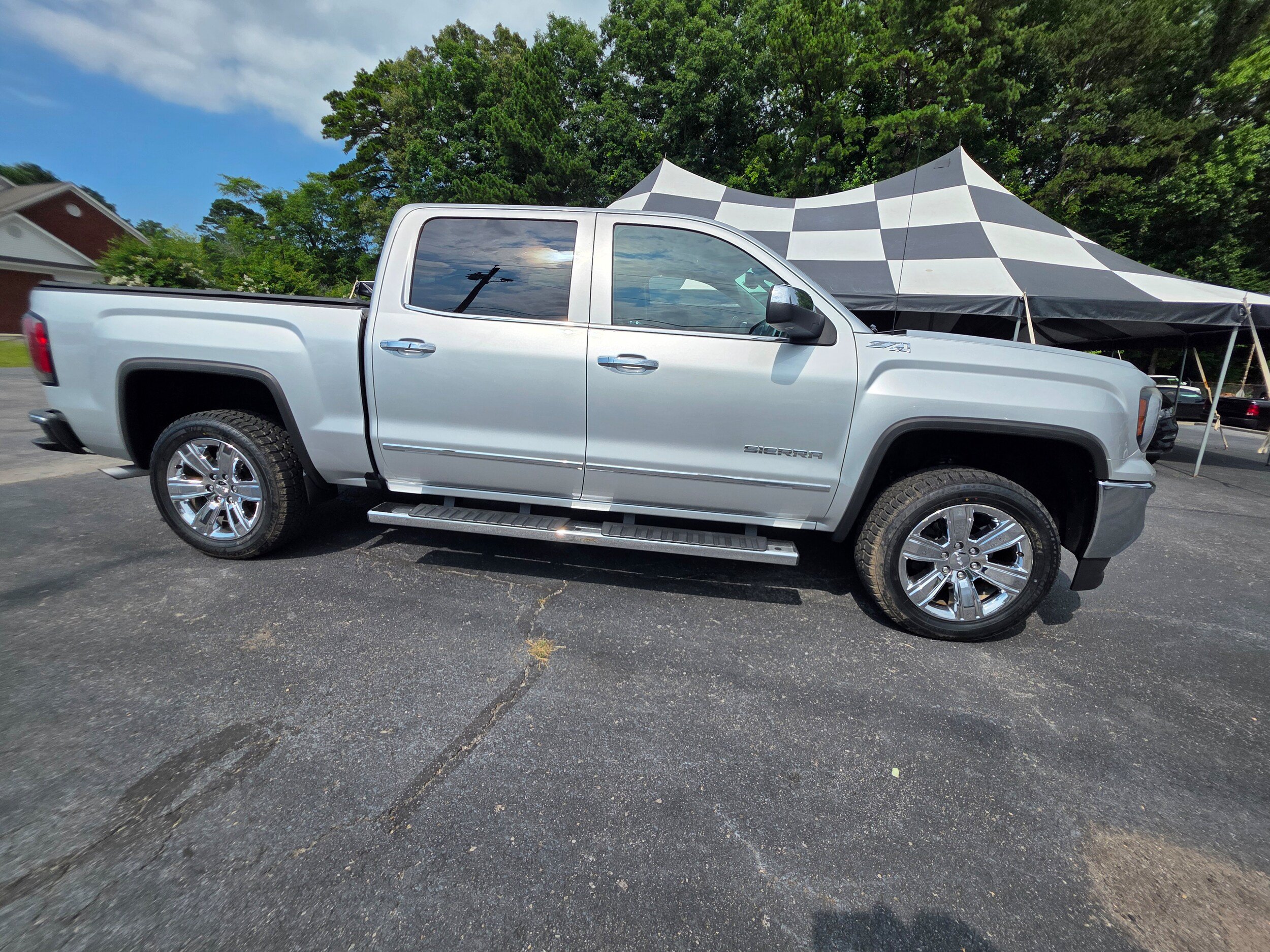 Used 2018 GMC Sierra 1500 SLT AWD/4WD image 4