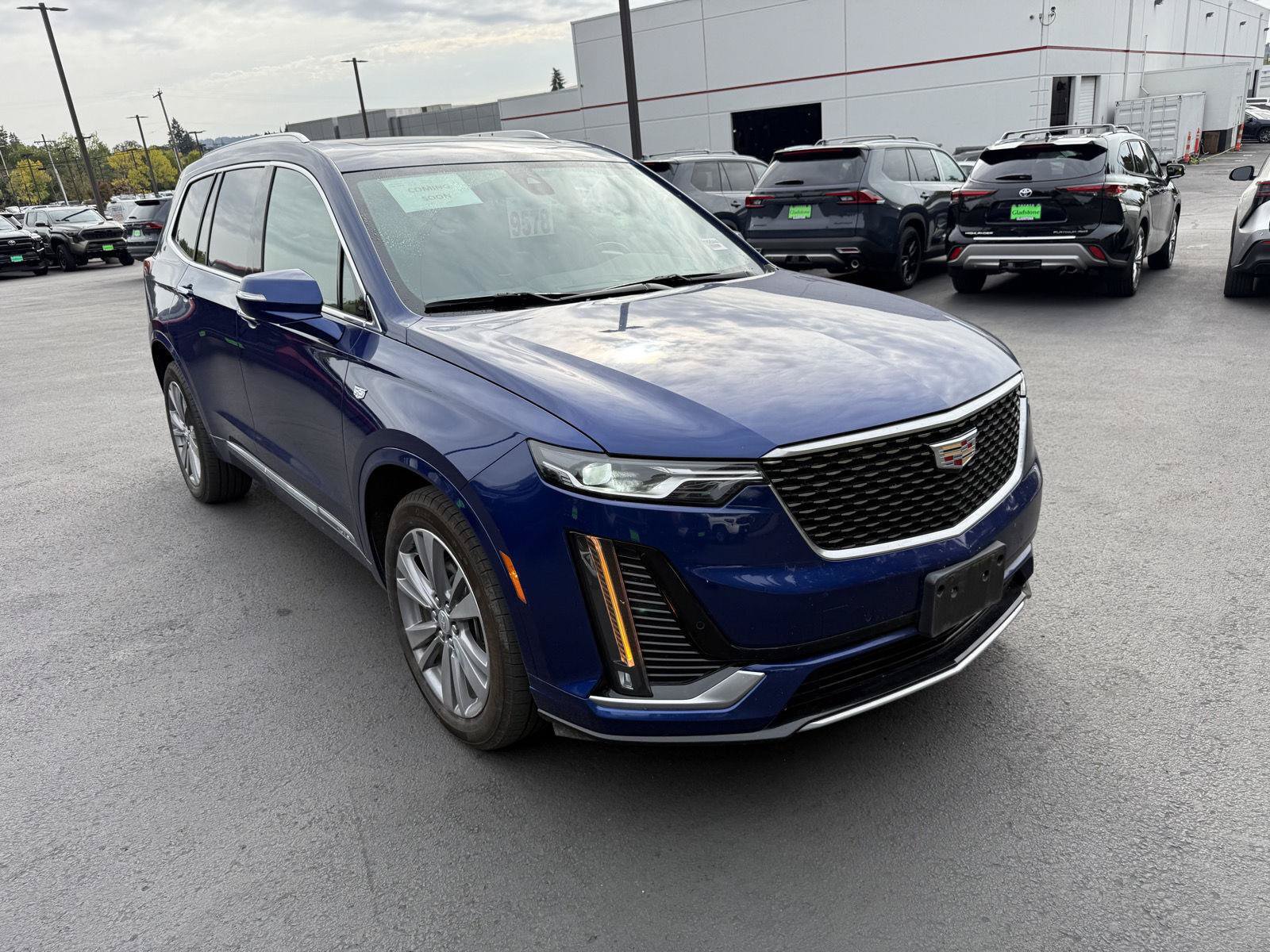 Used 2025 Cadillac XT6 Premium Luxury AWD/4WD image 7