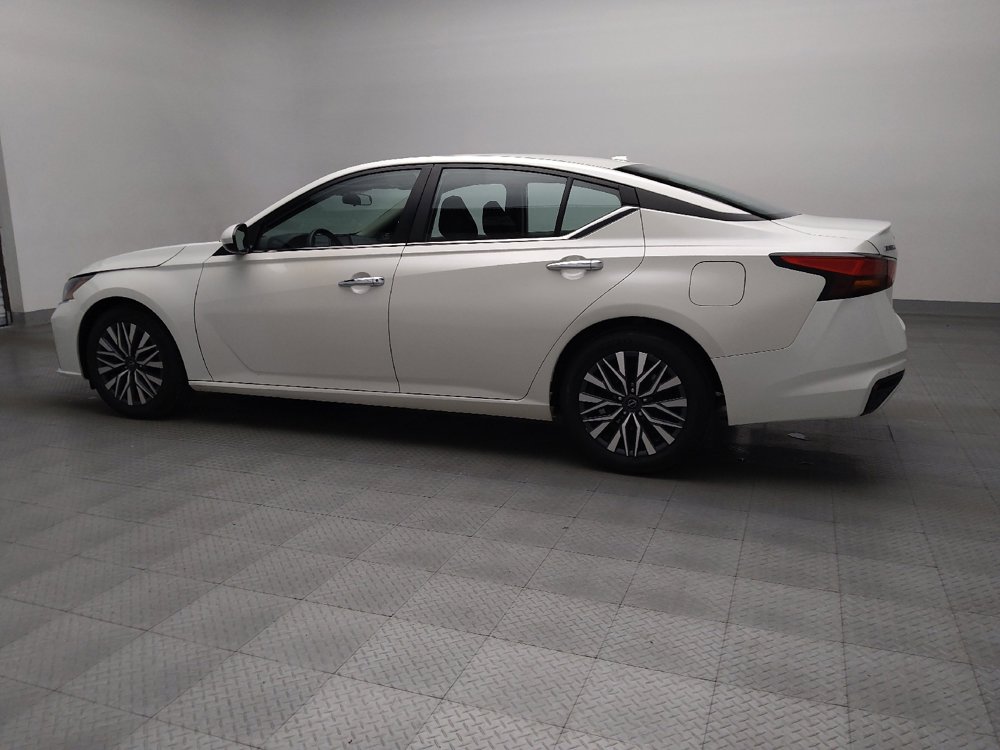 Used 2023 Nissan Altima 2.5 SV image 3