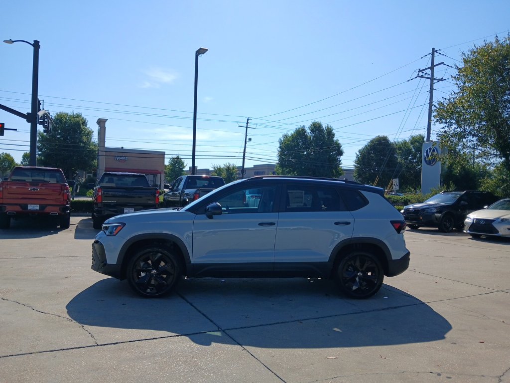 New 2027 Volkswagen Taos SE FWD image 4