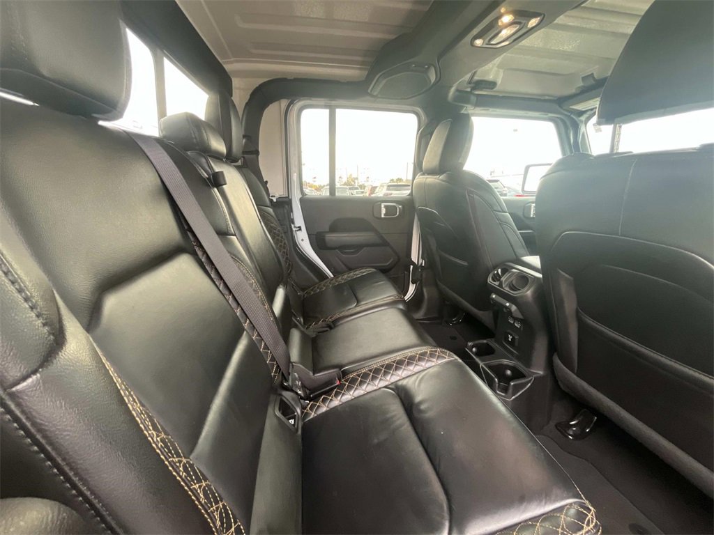 Used 2021 Jeep Gladiator Overland image 16