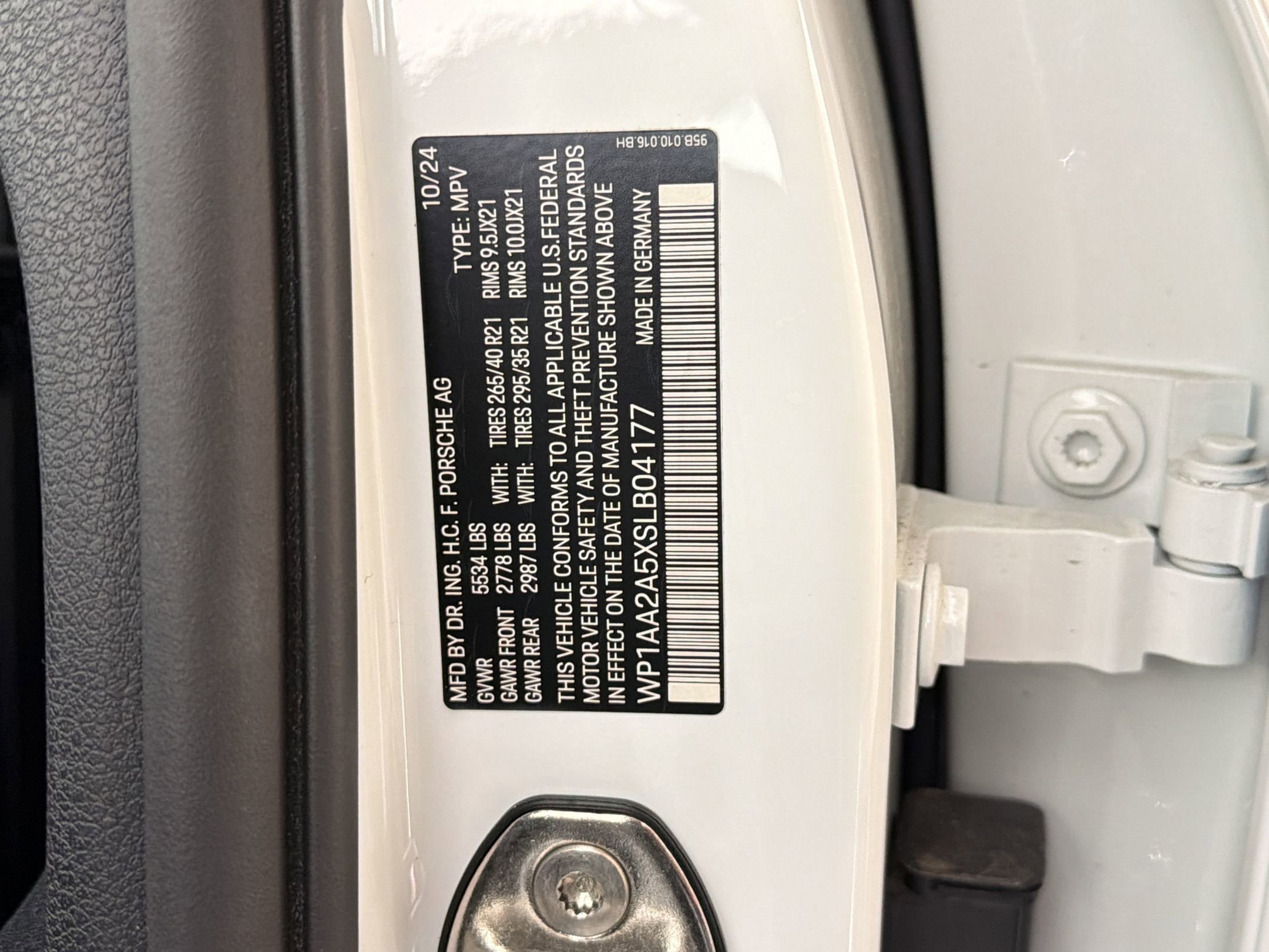 Certified 2025 Porsche Macan image 21