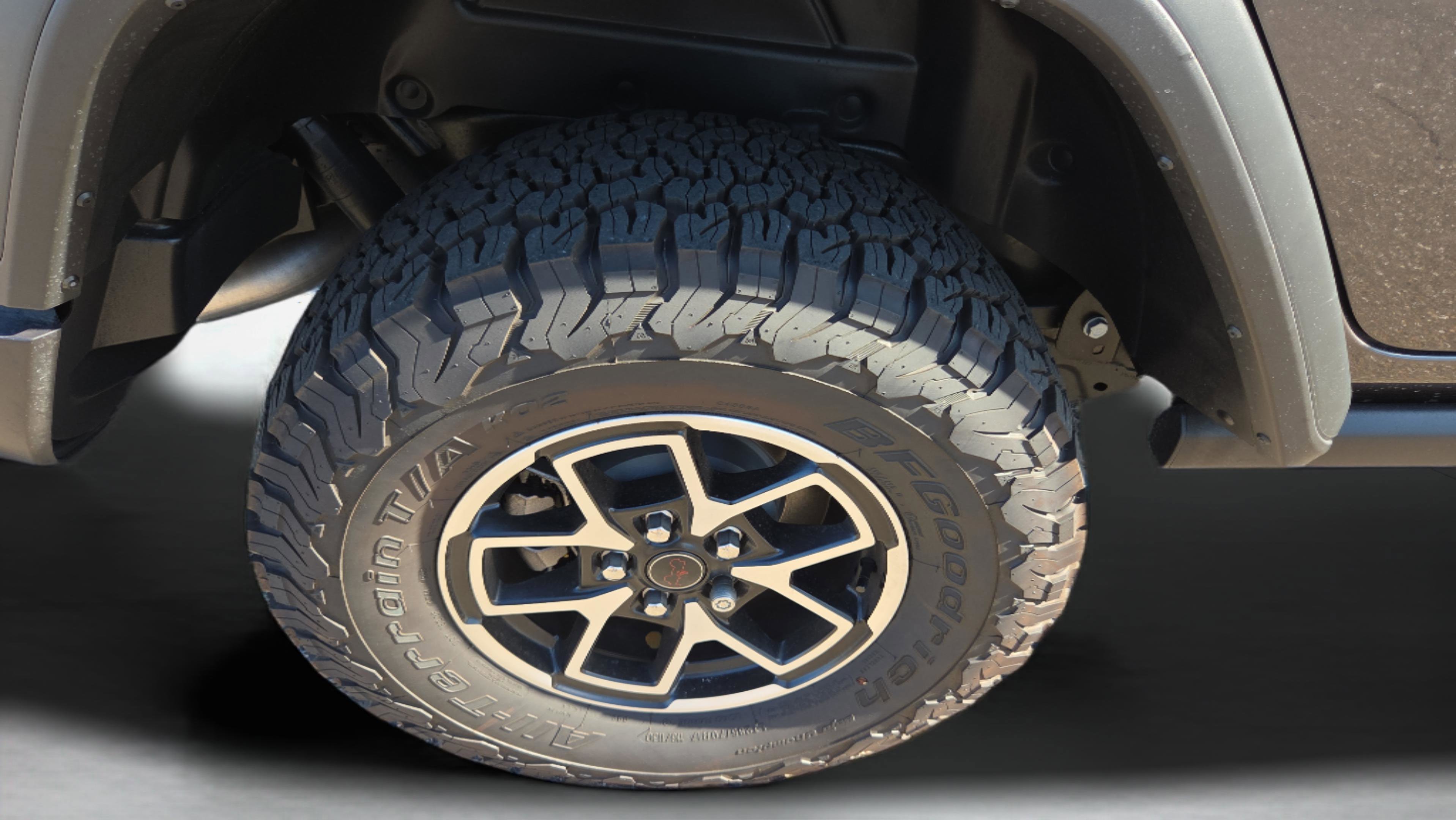 Used 2025 Jeep Wrangler Unlimited Rubicon w/ Technology Group image 25