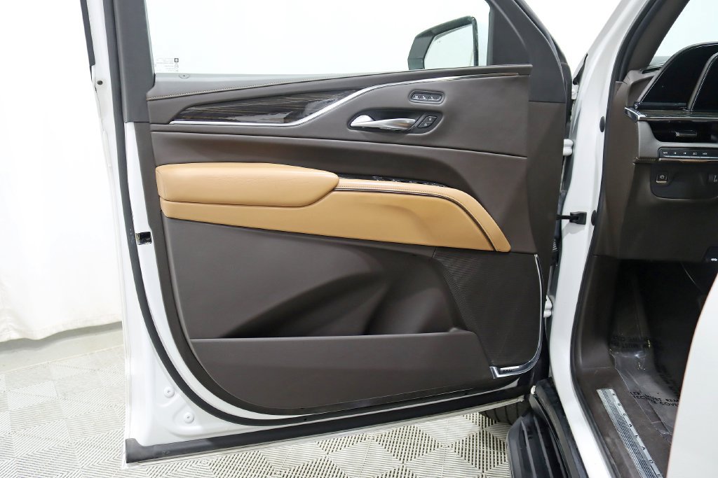 Used 2021 Cadillac Escalade Premium Luxury AWD/4WD image 31