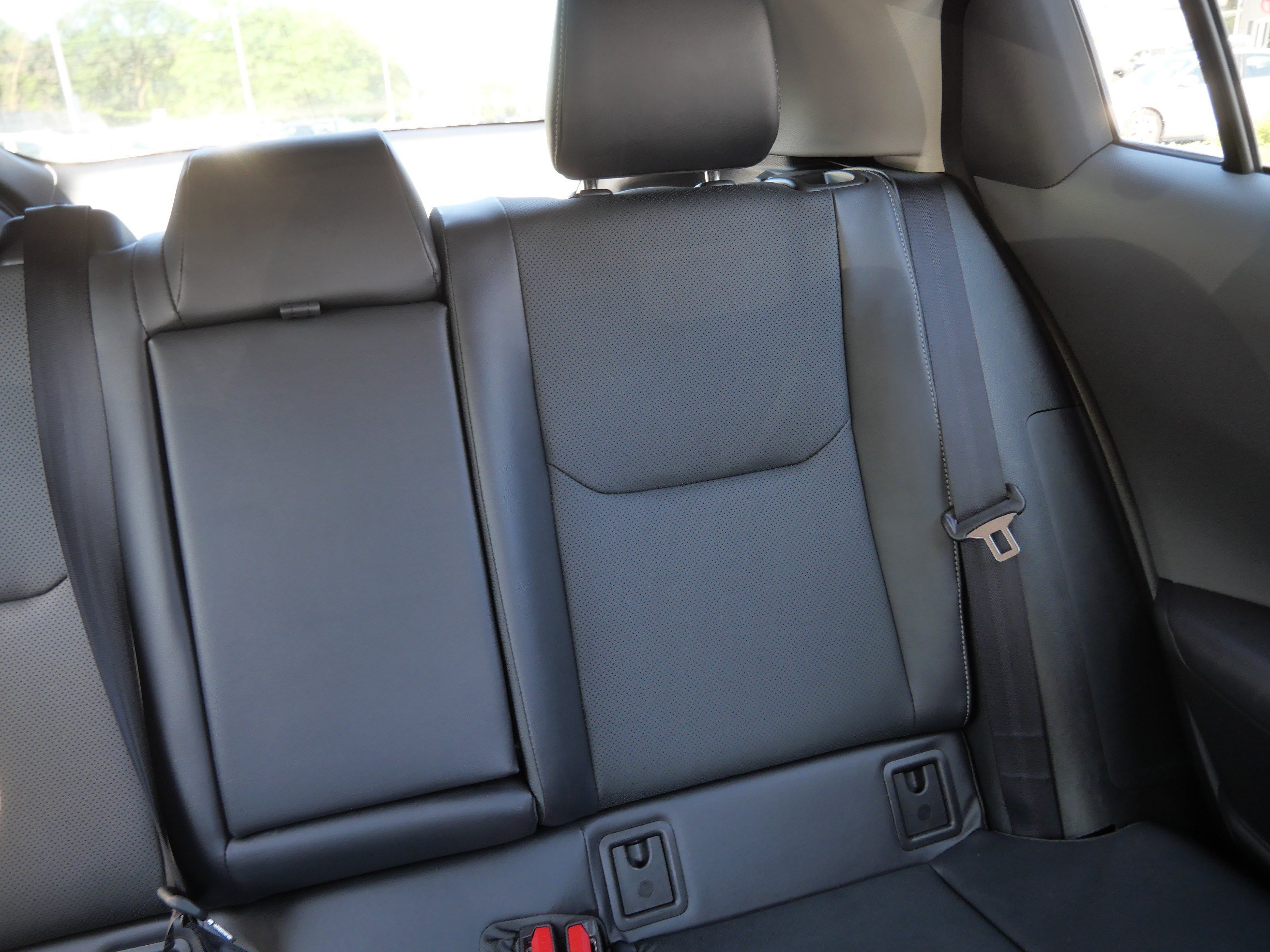 Certified 2025 Toyota Prius XLE FWD image 15