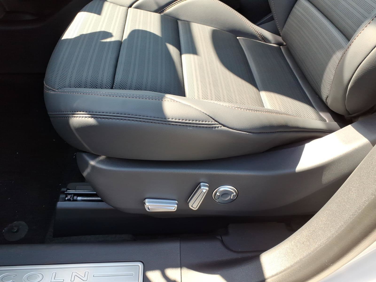 New 2026 Lincoln Nautilus Reserve w/ Jet Appearance Package AWD/4WD image 13