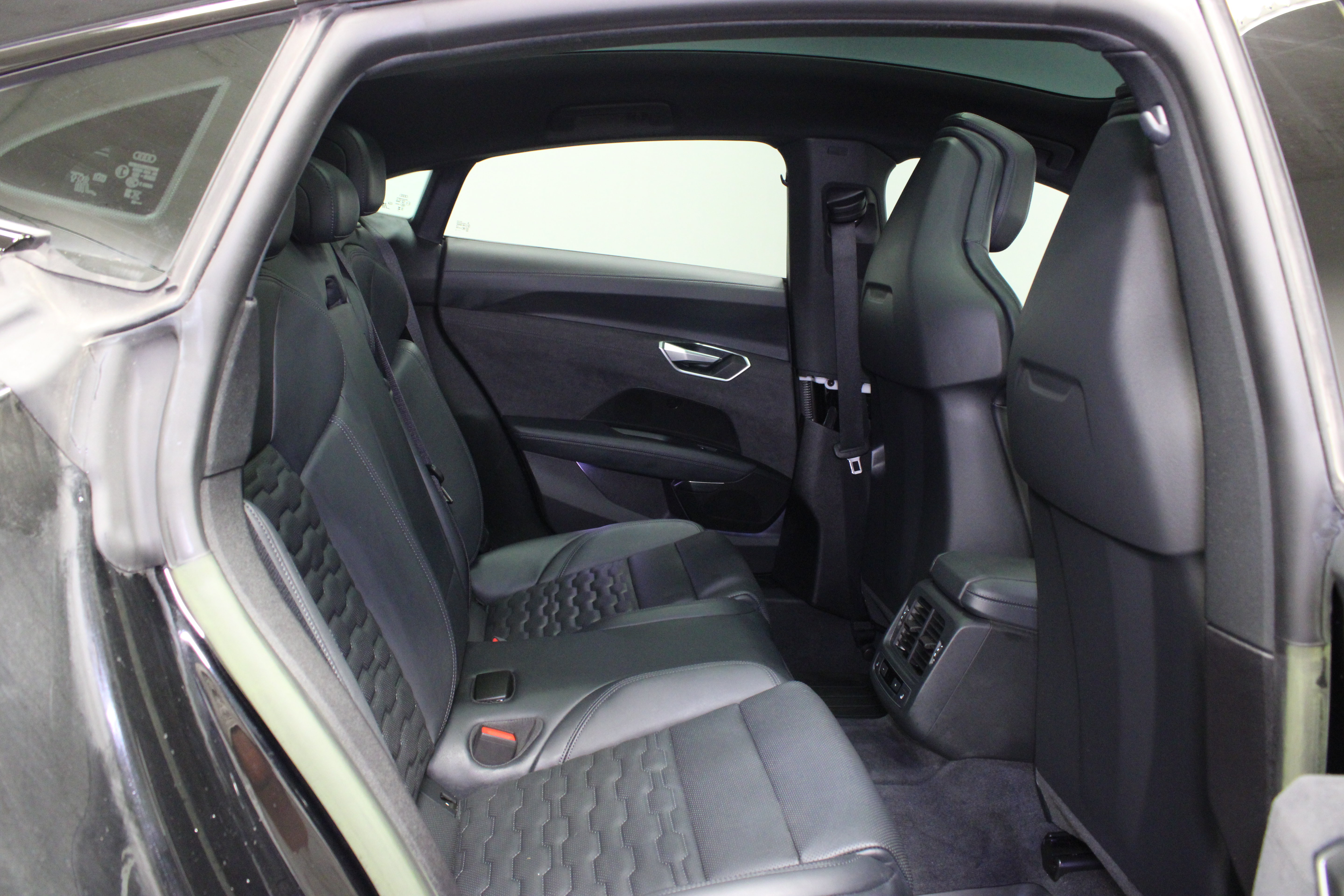Used 2023 Audi e-tron GT Prestige w/ Prestige Package AWD/4WD image 15