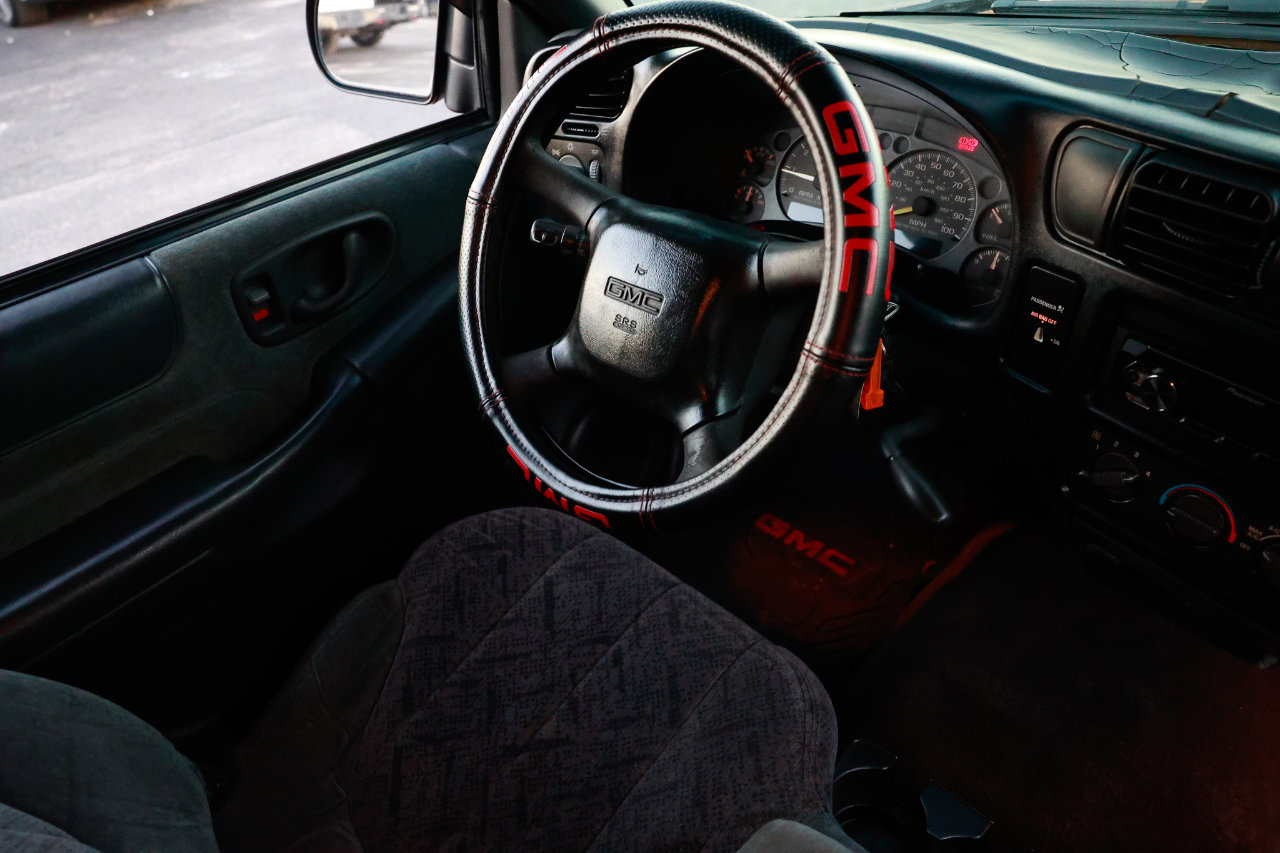 Used 2000 GMC Sonoma SLS w/ SLS Super Spec Pkg 1 image 19