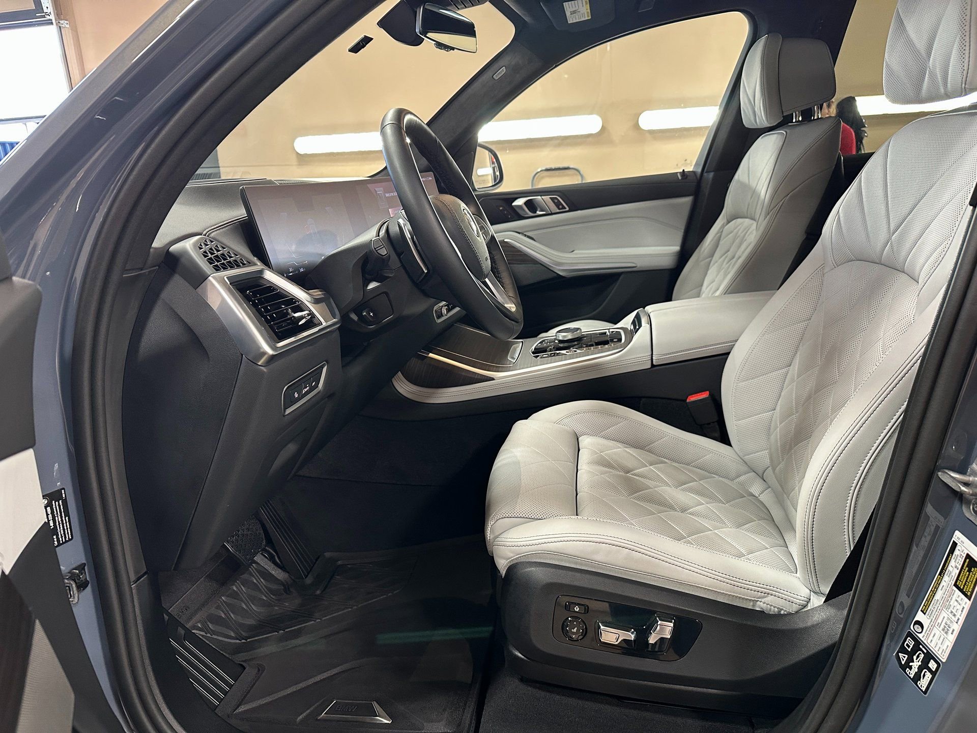 Used 2025 BMW X7 xDrive40i image 23