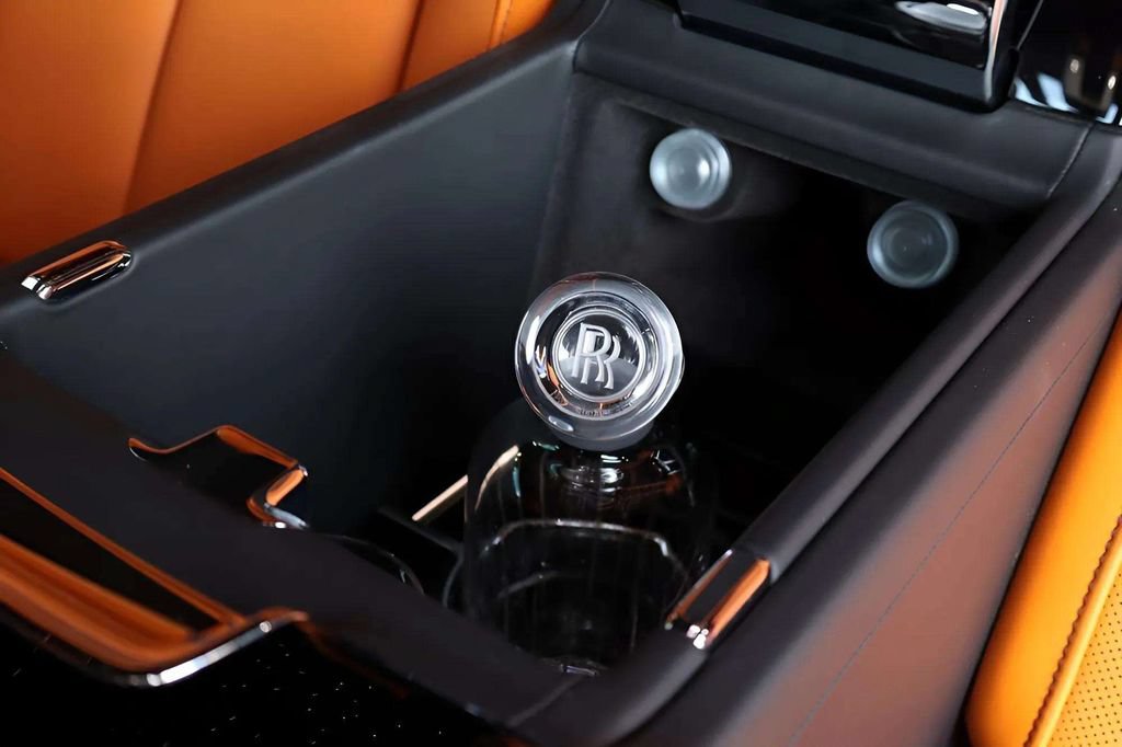 Used 2024 Rolls-Royce Phantom Sedan w/ The Phantom Package RWD image 22