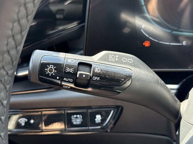 Used 2023 Kia Niro EX Touring FWD image 27