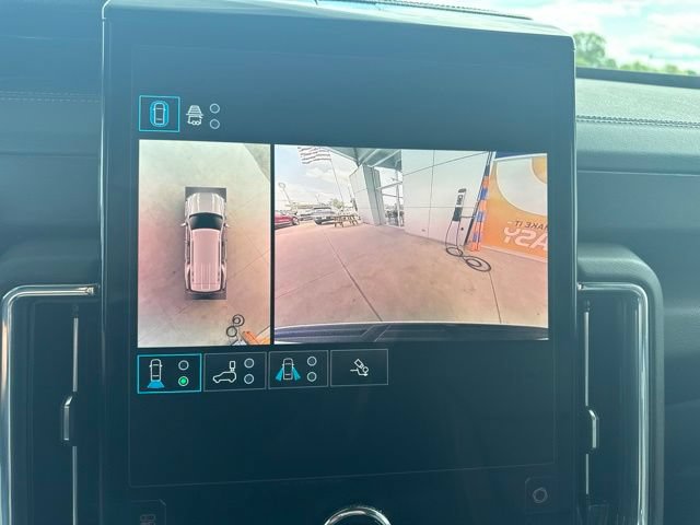 Used 2025 GMC Yukon Denali AWD/4WD image 25