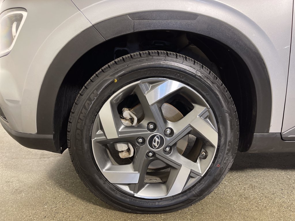 Certified 2025 Hyundai Venue SEL FWD image 12