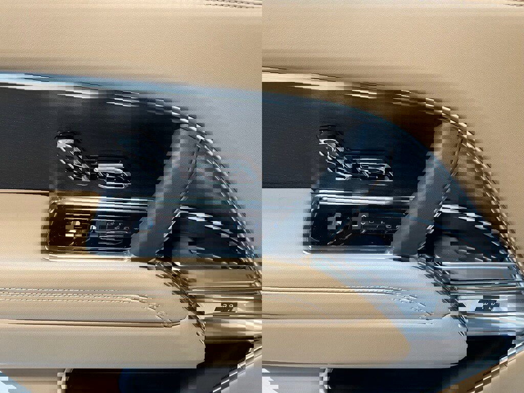 Used 2024 Land Rover Range Rover Long Wheelbase SE image 23